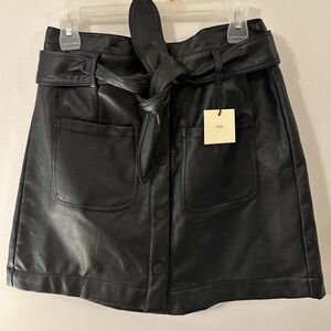 NWTO Black tgla faux leather skirt with pockets